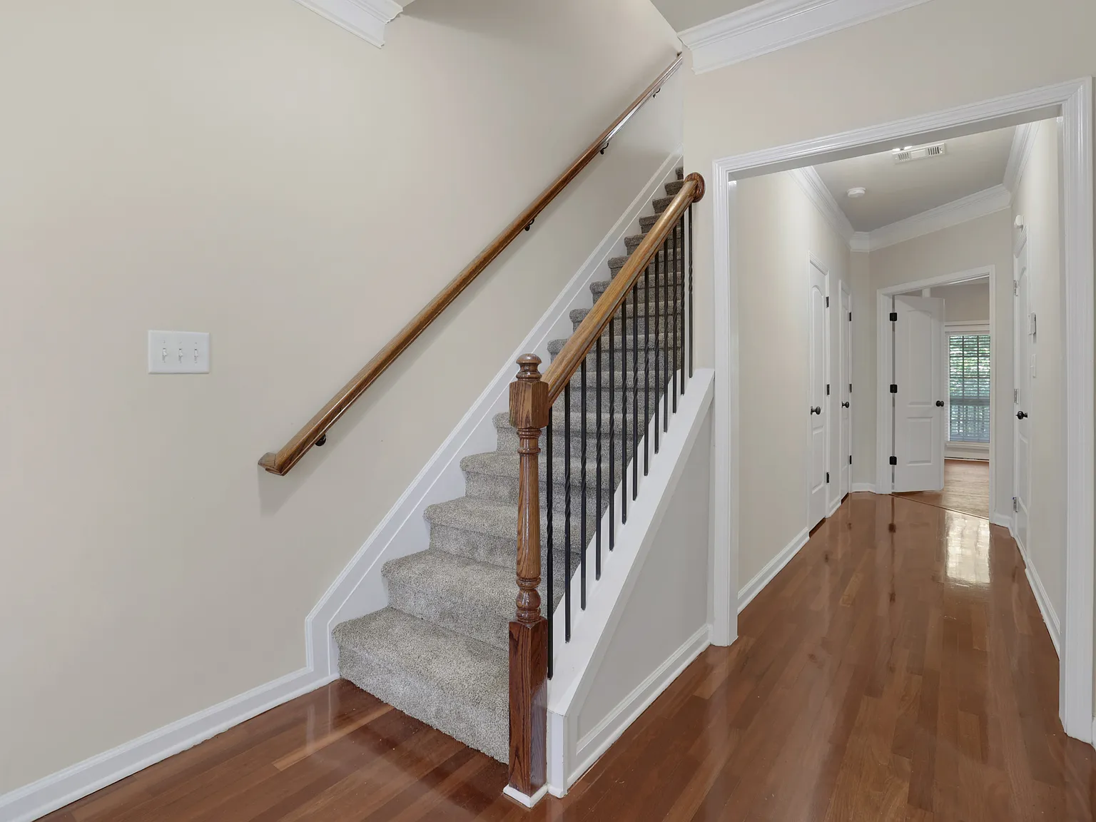 3 bed, 3.5 bath, 2574 sqft, $2,350 — Photo 2
