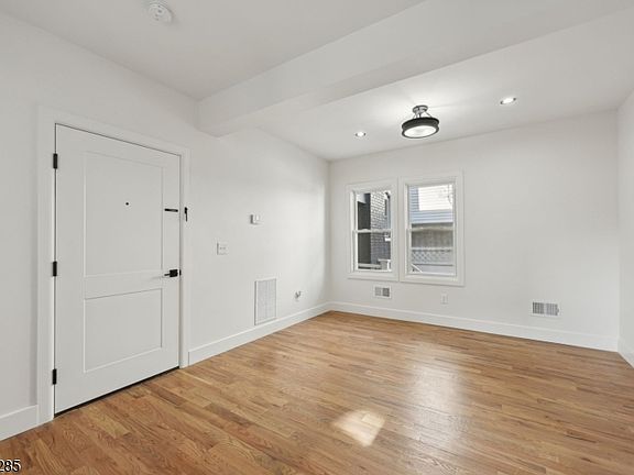 4th image of 135 Forest St #1R