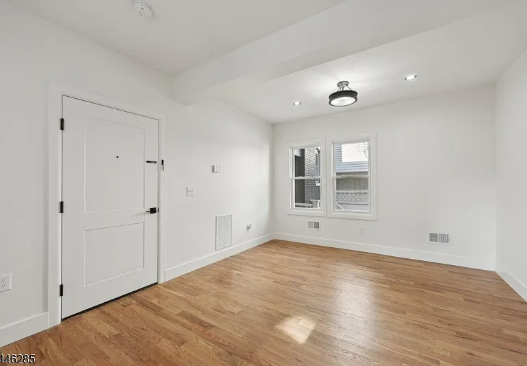 135 Forest St #1R — Photo 4
