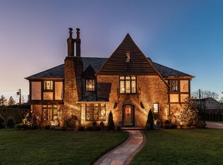 82 Hampton Rd, Garden City, NY 11530