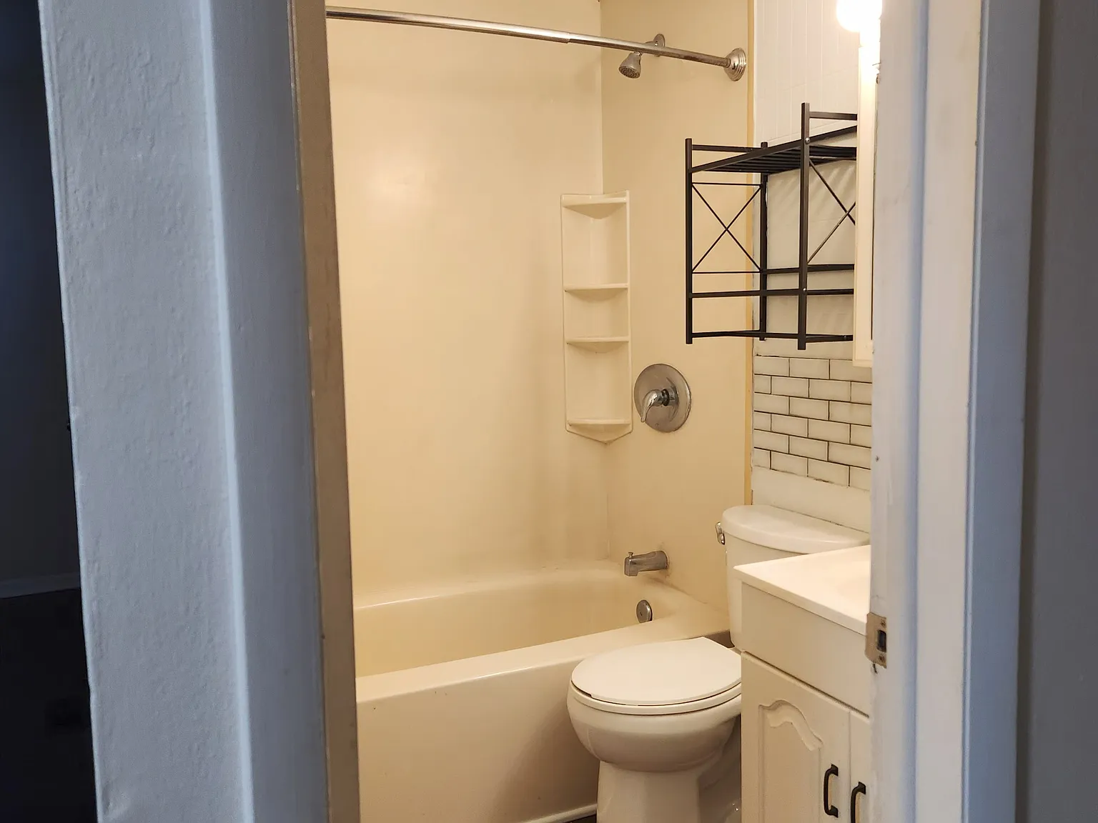 2 bed, 810 sqft, $1,100 — Photo 3