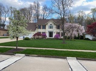 215 Cheltenham Ln, Munroe Falls, OH 44262