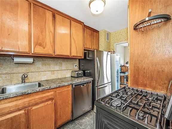 4th image of 260 Garth Rd APT 4B5