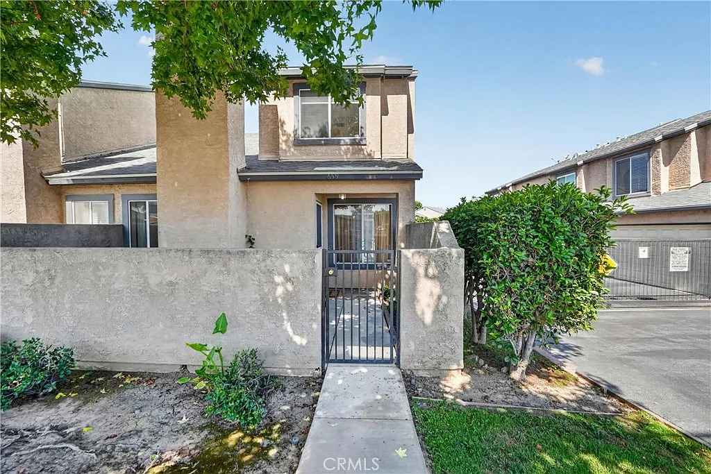 2 bed, 2.5 bath, 1385 sqft, $3,000 — Photo 3