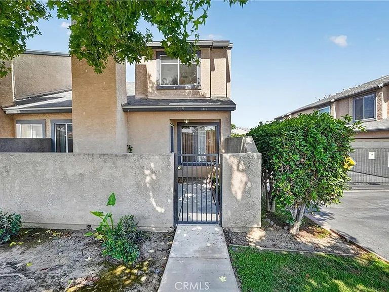 659 N Lark Ellen Ave — Photo 3
