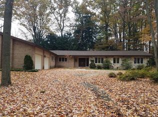 5634 Winthrop Dr, Erie, PA 16506