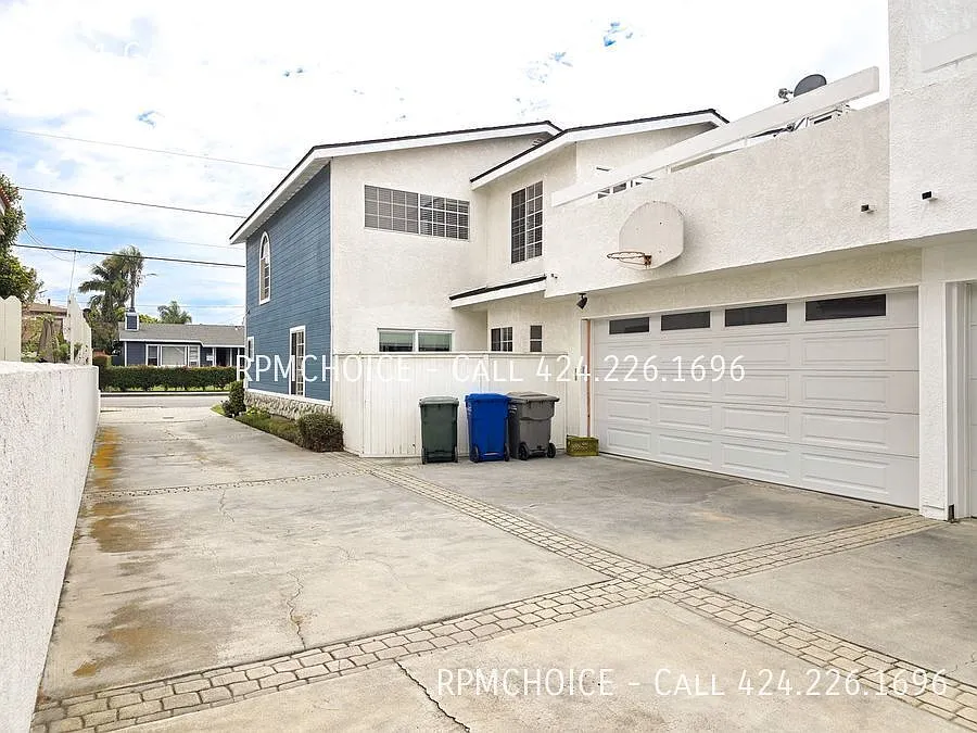Building Photo - 2121 Gates Ave #A