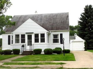 705 E 16th St, Sterling, IL 61081