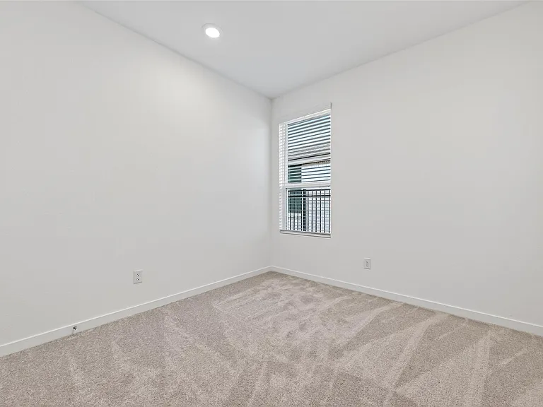 27435 Sunterra Village Dr — Photo 14