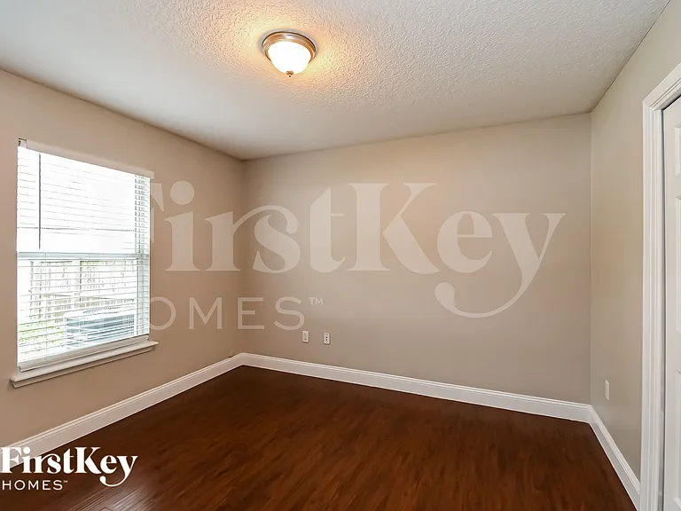 8006 Welbeck Ln — Photo 12