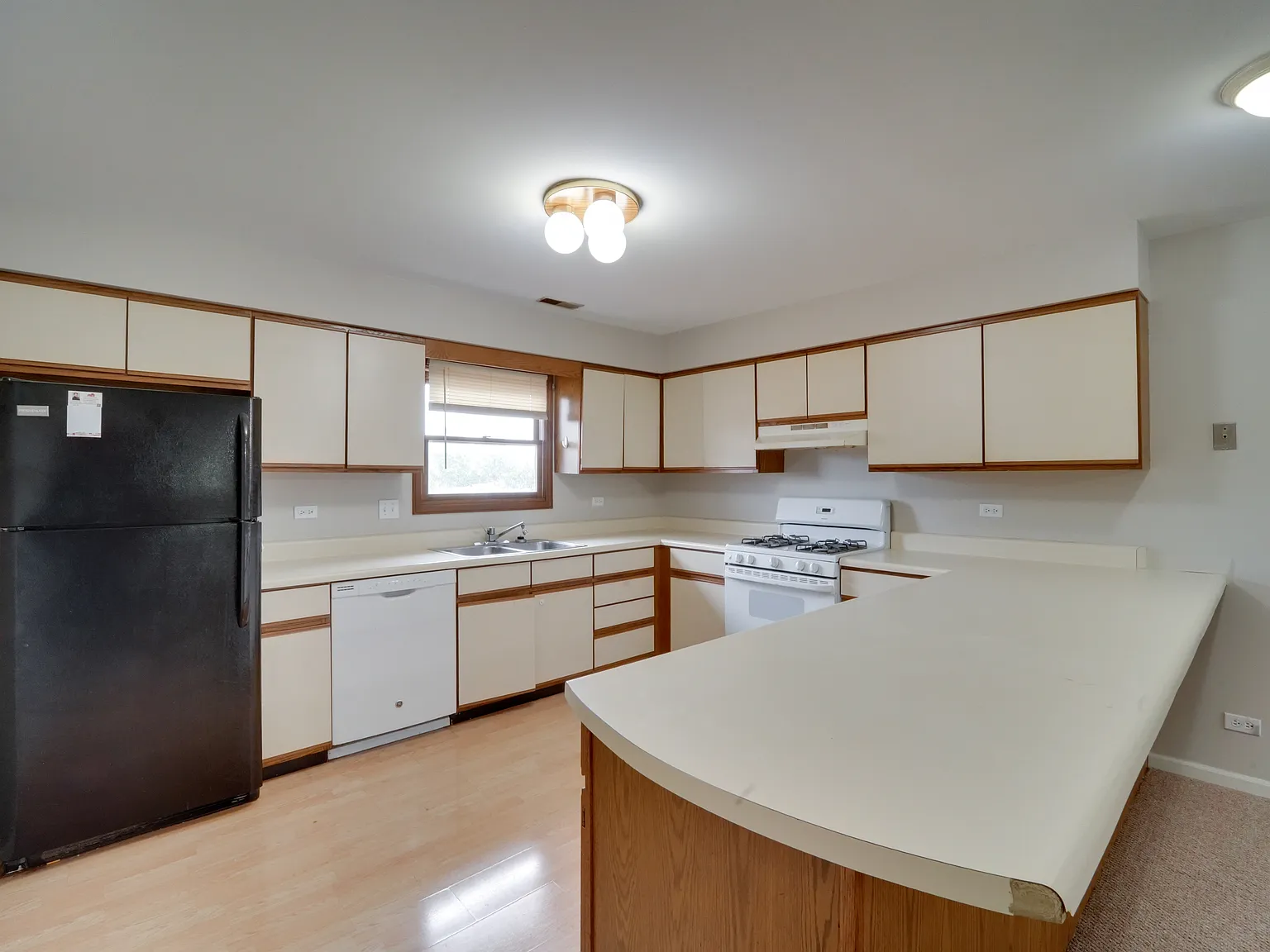 2 bed, $1,800 — Photo 4
