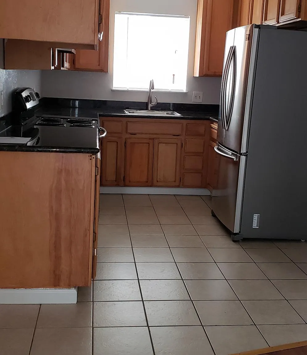 3 bed, 1200 sqft, $4,350 — Photo 4
