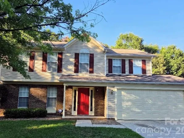 5401 Groveton Ct, Charlotte, NC 28269