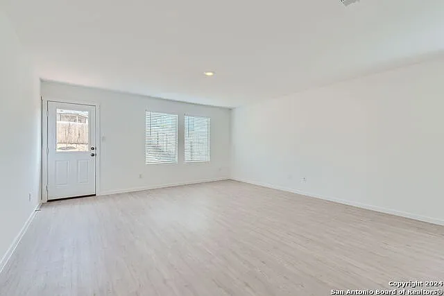 3 bed, 2.0 bath, 1474 sqft, $1,650 — Photo 2