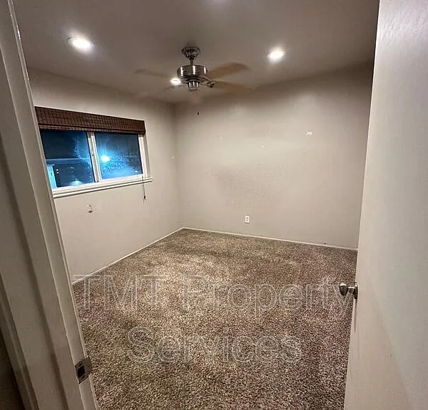 1615 W St #8 — Photo 4