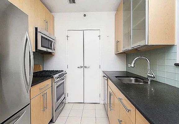 3rd image of 40 W 116th St APT B1010
