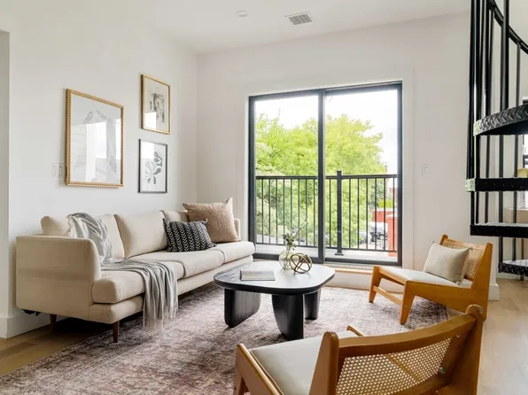 95 Addison St #308, Boston, MA 02128