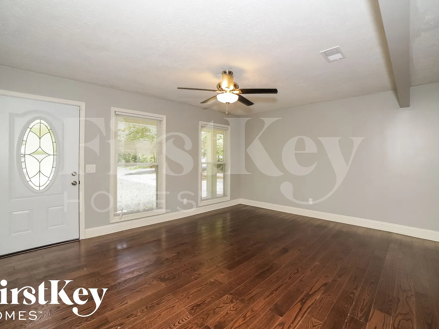 3 bed, 2.0 bath, 1300 sqft, $2,005 — Photo 2