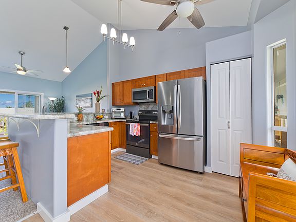 3rd image of 75-6081 Alii Dr APT Oo204