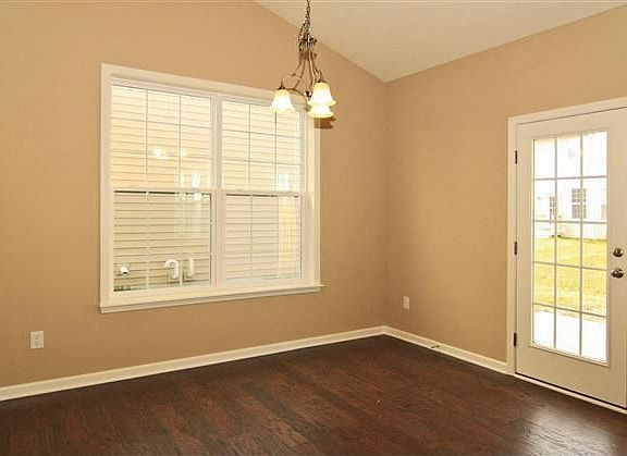 Dogwood Breakfast Area