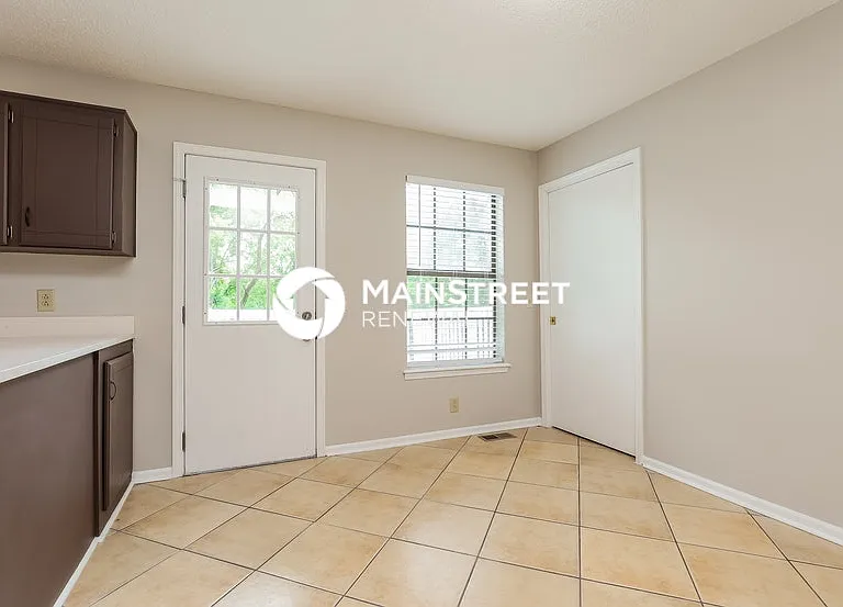 105 Mystic Hill Ct — Photo 3