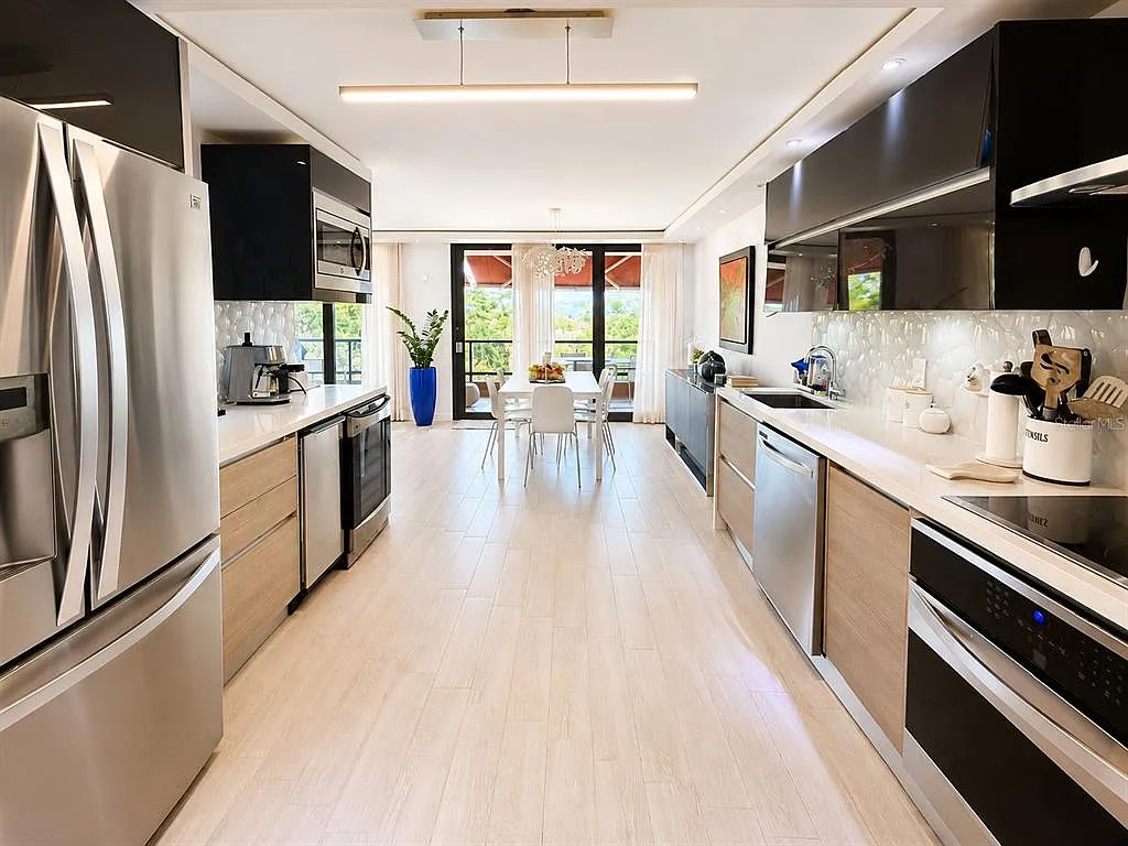 2 bed, 2.5 bath, 1400 sqft, $3,300 — Photo 2