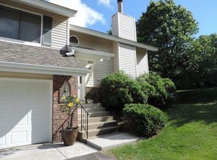 717 Evergreen Ct, Burnsville, MN 55337
