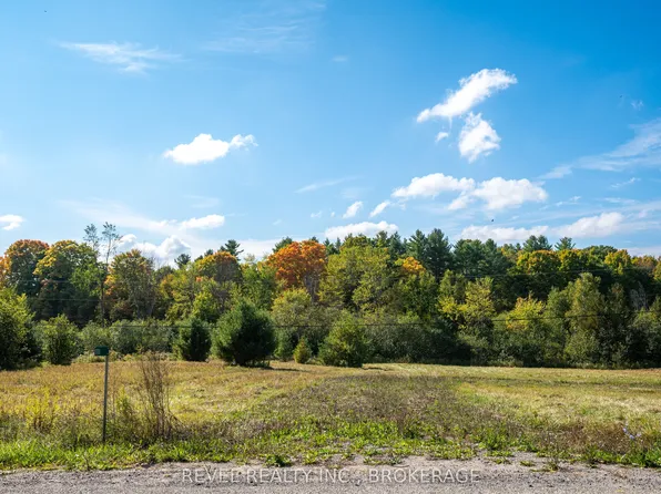 111 Buck Bay Rd, South Frontenac, ON K0H 1T0