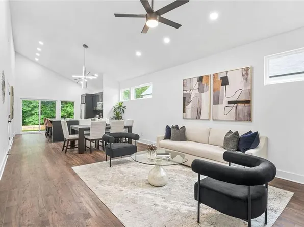 587 Woods Dr NW, Atlanta, GA 30318