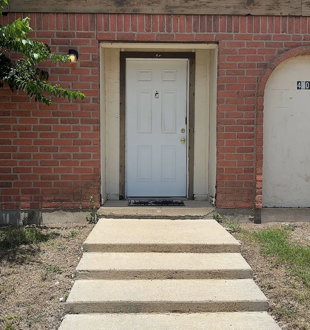 2 bed, 968 sqft, $875 — Photo 1