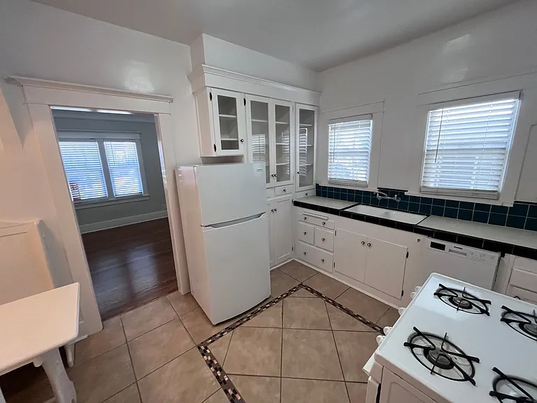 0090 Wenke Rentals — Photo 8