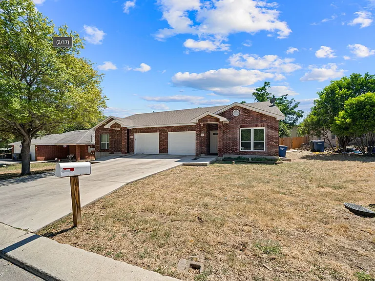 521 Clearfield Dr — Photo 2