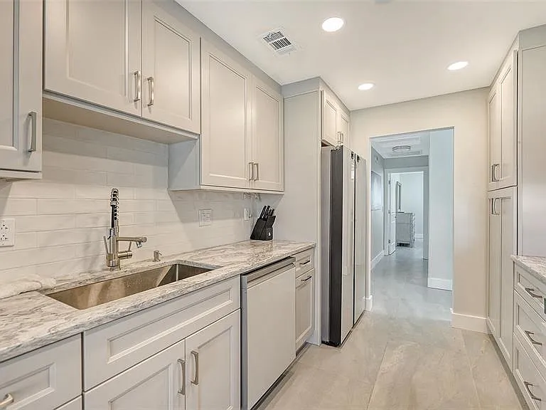 131 Whispering Sands Cir #V-33 — Photo 18