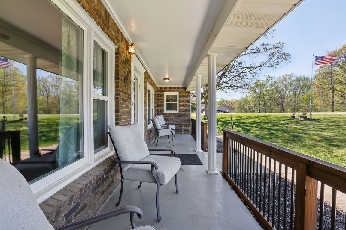 Lakeview Cir-1604-009.jpg