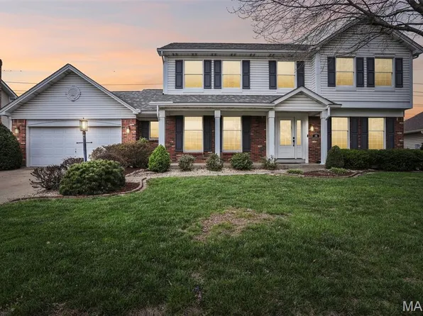 16 Huntington Pkwy, Saint Charles, MO 63301