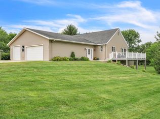 205 W 4th St, Lake Park, IA 51347