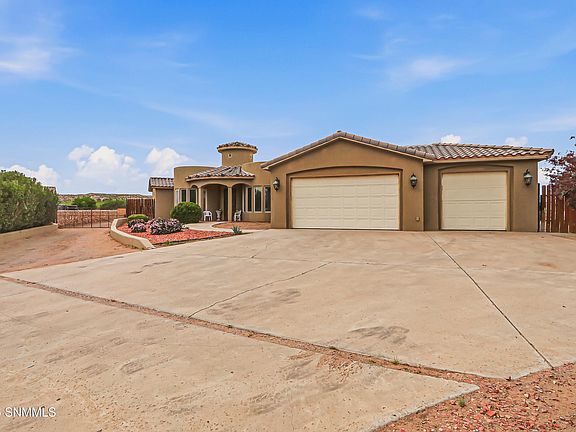 3rd image of 810 Banna Ct
