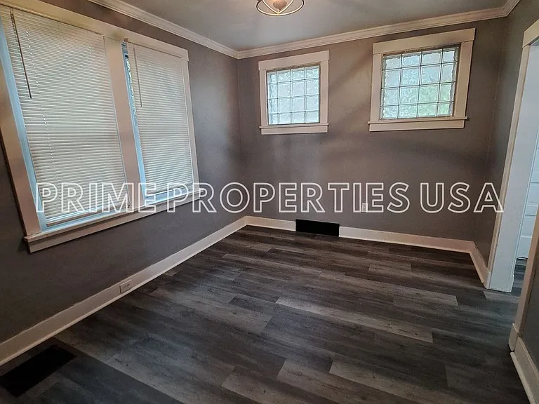 7808 Lloyd Ave — Photo 4