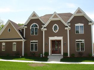 676 S Hillside Ave, Elmhurst, IL