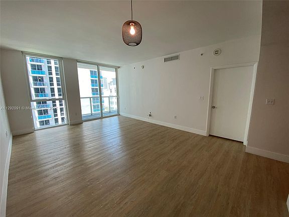 4th image of 253 NE 2nd St APT 2406