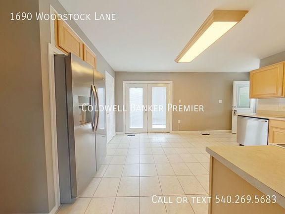 3rd image of 1690 Woodstock Ln