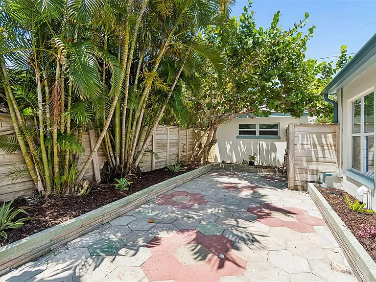 8125 Bayshore Dr — Photo 22