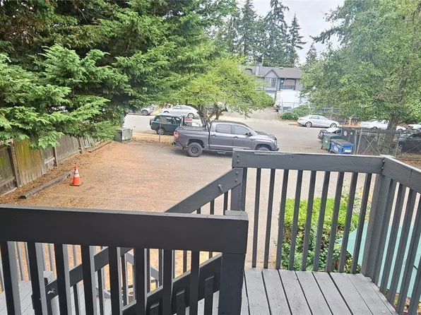 21615 30th Avenue S, Des Moines, WA 98198