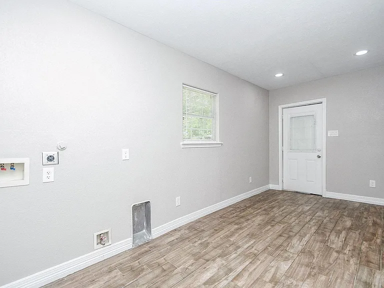 1405 Richard Ave — Photo 14