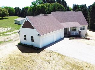 4080 Rolling Acres Dr, Hartland, MI 48353