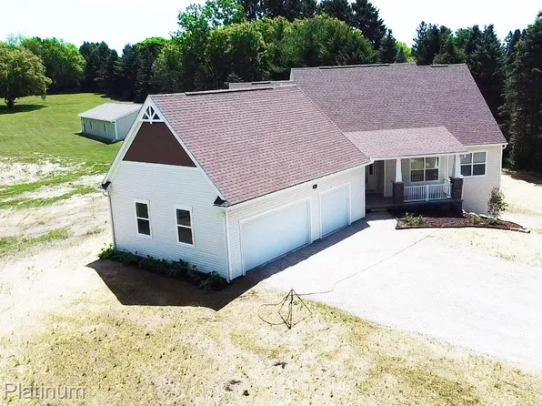4080 Rolling Acres Dr, Hartland, MI 48353