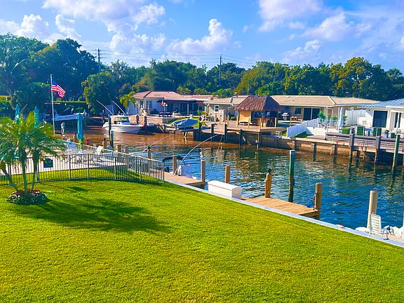 3rd image of 701 NE Harbour Terrace #2140