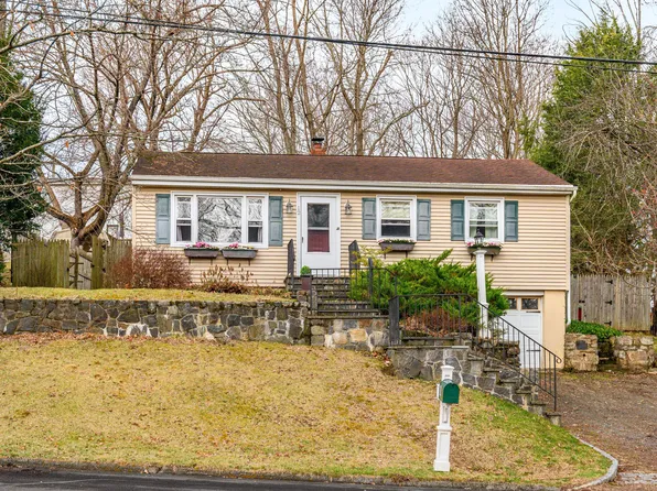 12 Berkshire Drive, Brookfield, CT 06804