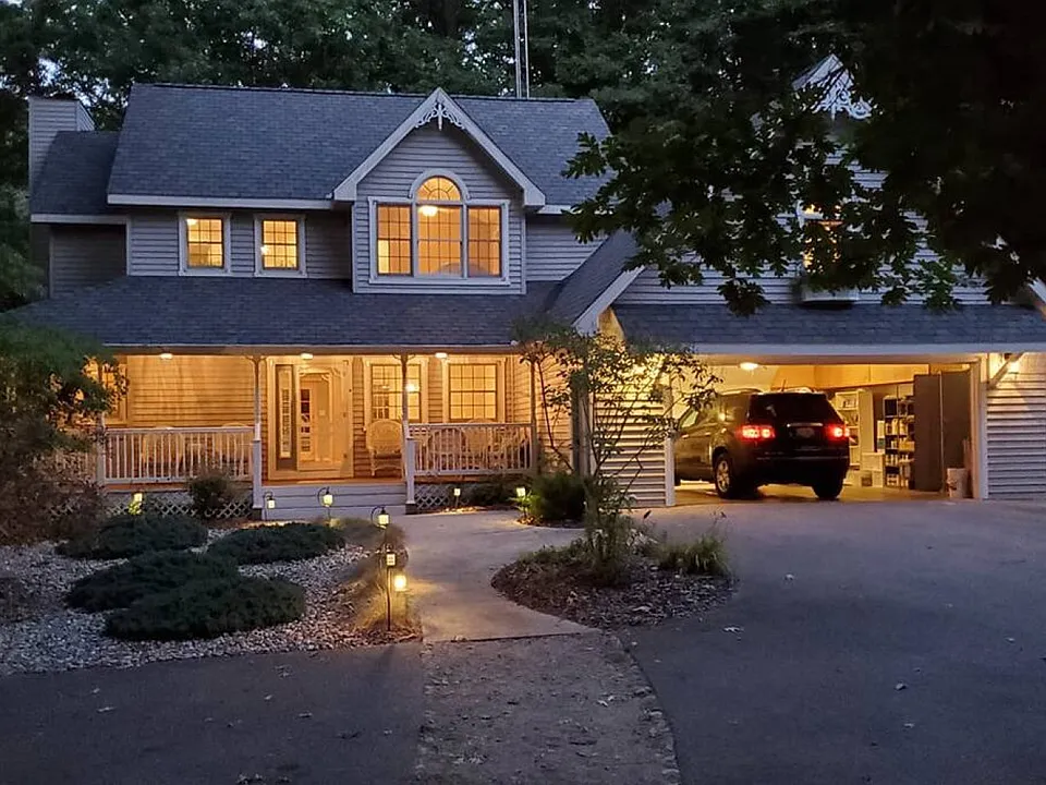 3865 Lake Path