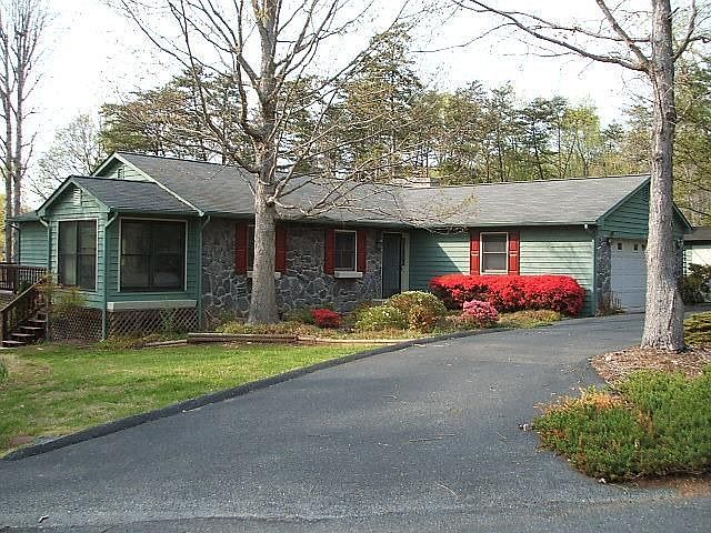 1st image of 105 White Oak Cir